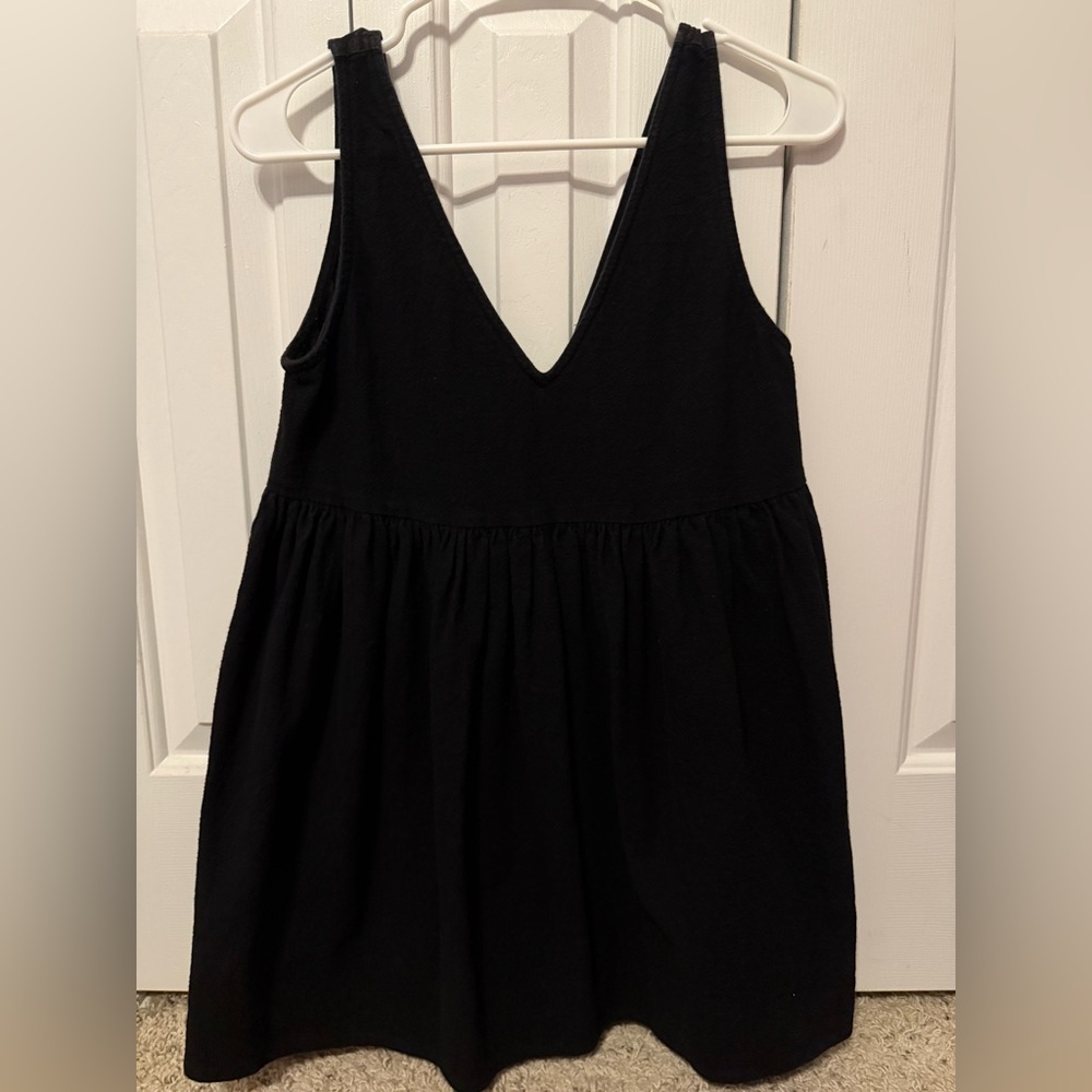 Vestique Black V-neck Dress